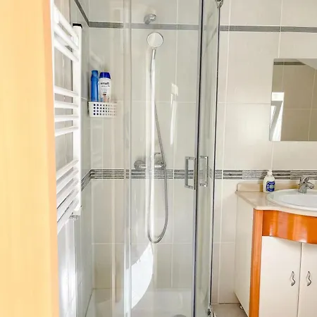 Seaside Room In A Peniche Townhouse Featuring A Private Bathroom And Shared Access To The Swimming Pool And Kitchen Atouguia Da Baleia Exterior photo