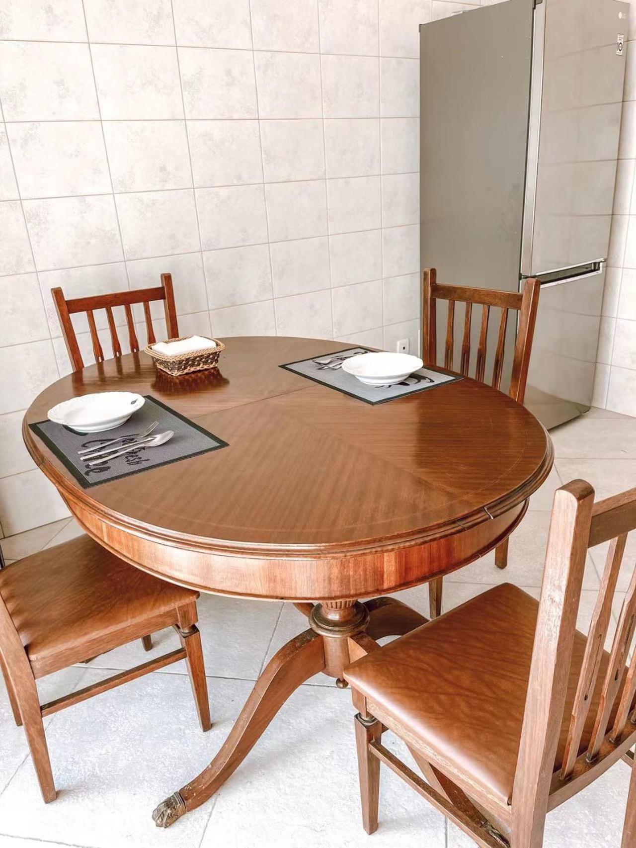 Seaside In A Peniche Townhouse Featuring A Private Bathroom And Shared Access To The Swimming Pool And Kitchen
