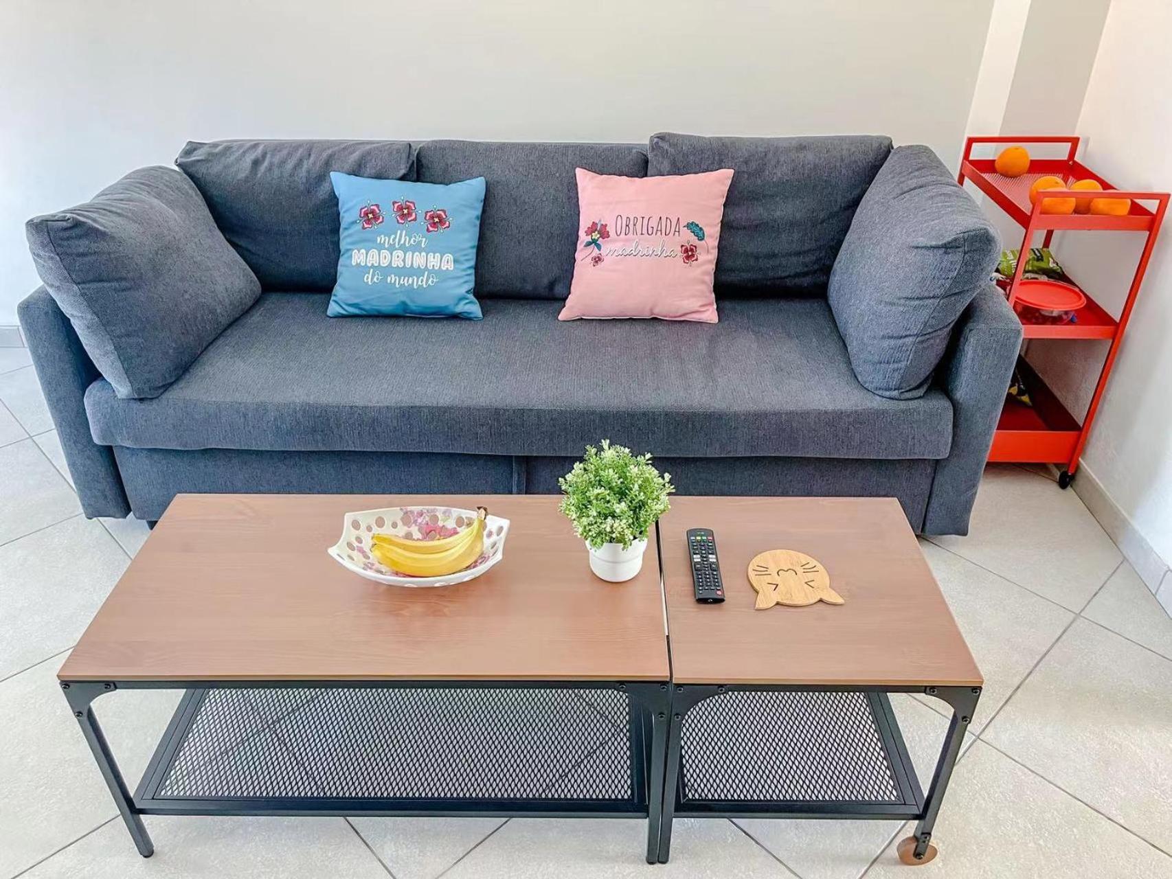 Seaside In A Peniche Townhouse Featuring A Private Bathroom And Shared Access To The Swimming Pool And Kitchen Homestay